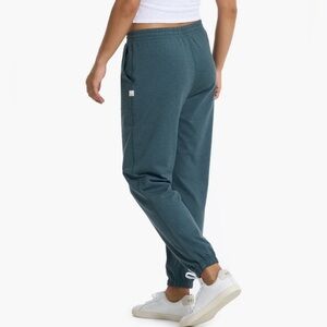 NWT Vuori Boyfriend Sweatpants in Stone Heather